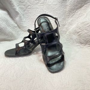 Block heel strap sandal